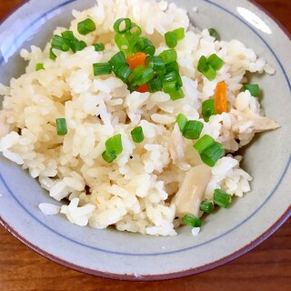 無水鍋で作るしめじと人参の炊き込みご飯